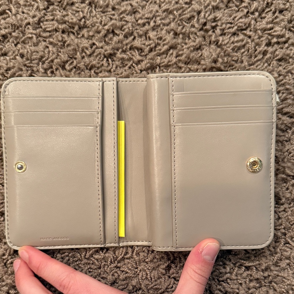Marc Jacobs Ivory Wallet with Gold Accent - Picture 2 of 9